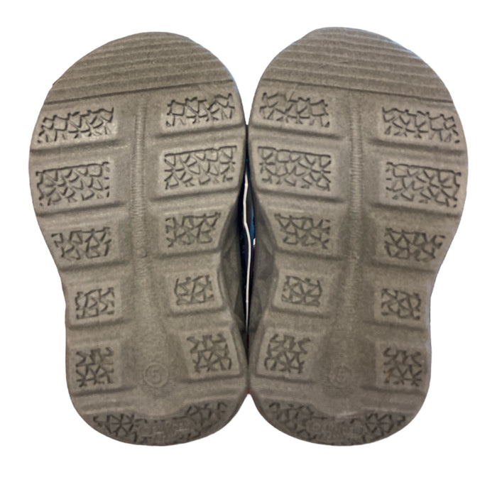 Osh Kosh B'Gosh Boy's Pull On Hook and Loop Water Shoe